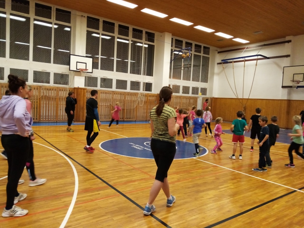 3. A a „Mamko, taťko, sportuj s Lvíčky!“