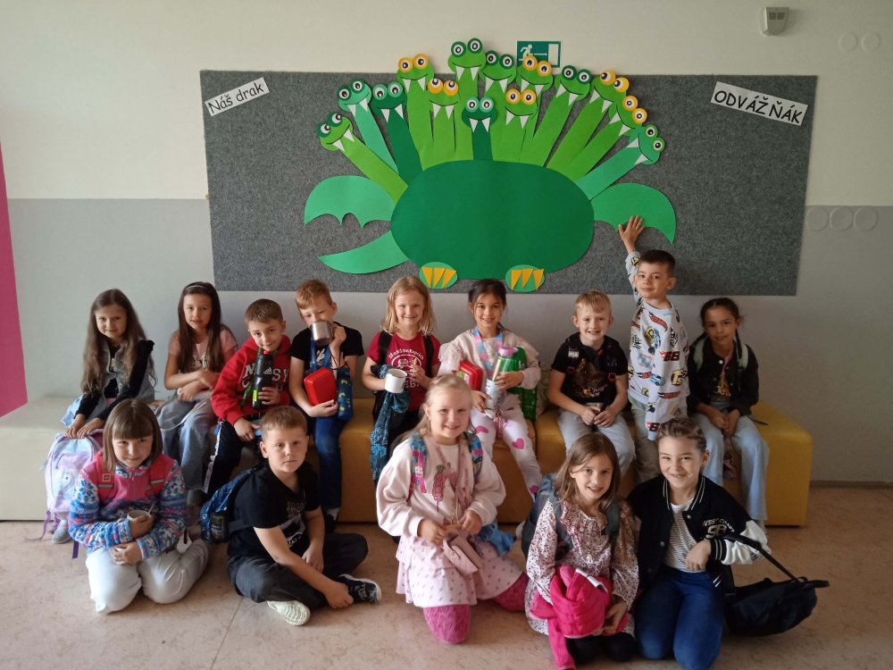 Ve spárech draka Drapáka aneb 1. A spí ve škole