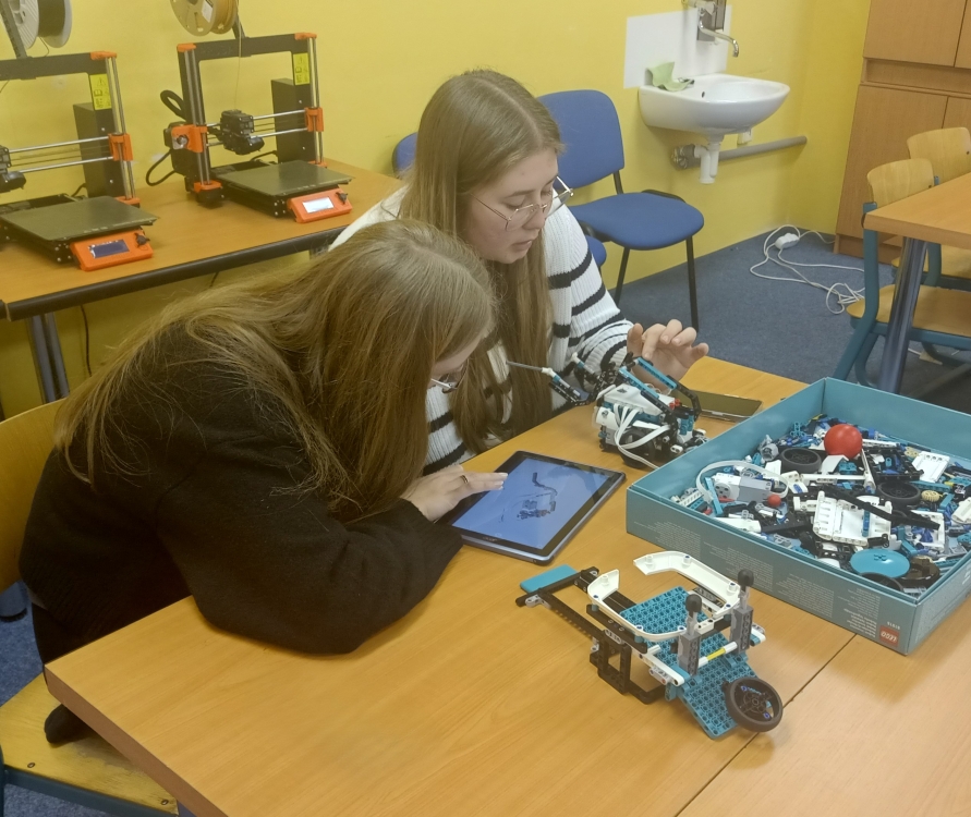 Třída 9. B a jejich dobrodružství s Lego Mindstorms