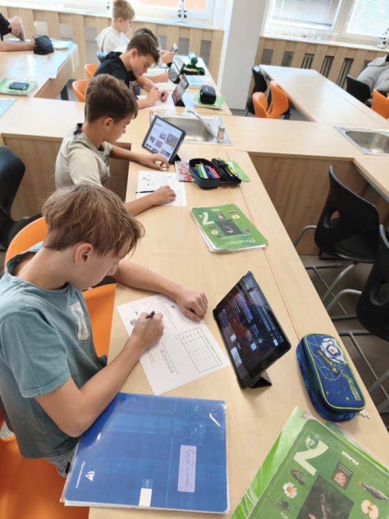 Sedmáci a badatelská hodina o šupinách