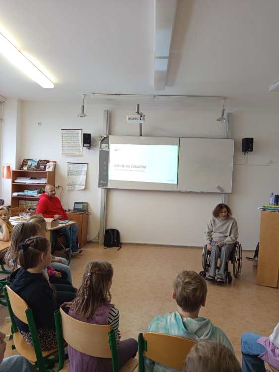Tygři ze 4. B s vozíčkáři