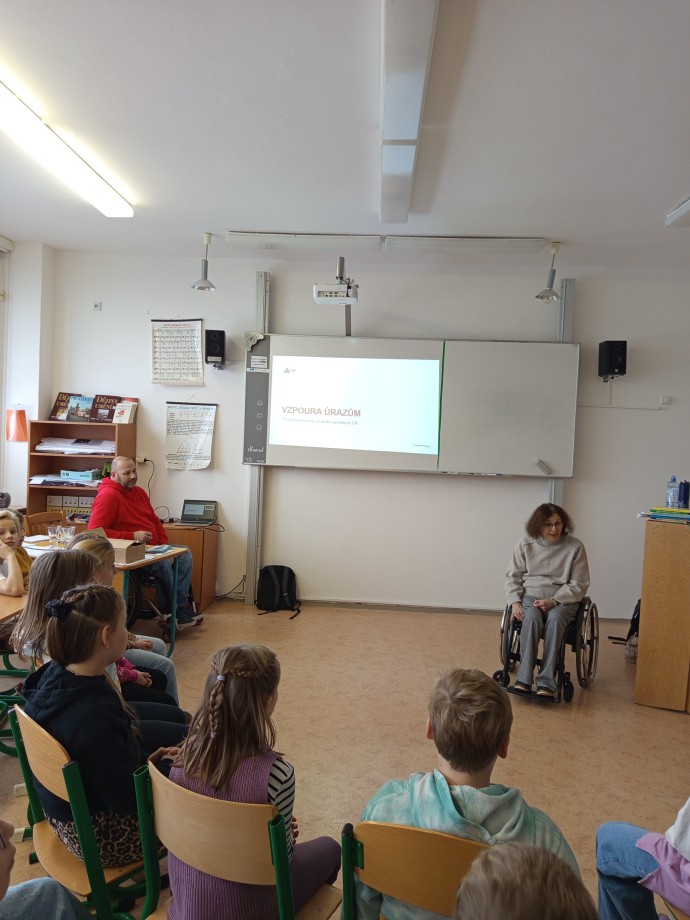 Tygři ze 4. B s vozíčkáři