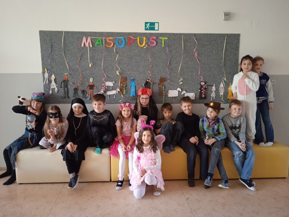 Masopustní jízda ve 2. A: Od závorek až po polku!