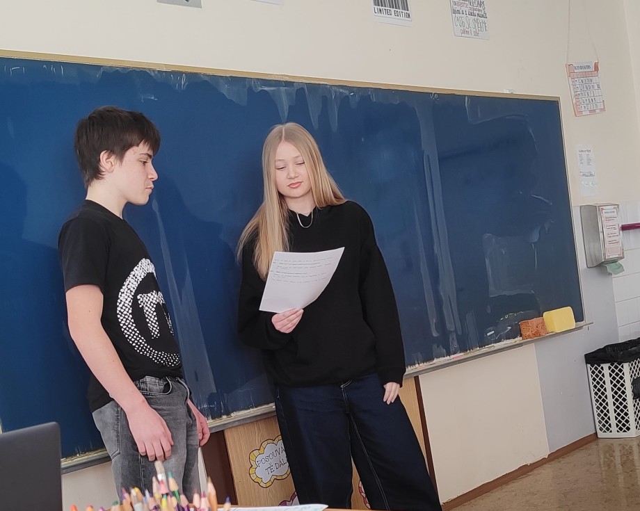 Deváťáci si zahráli na novináře