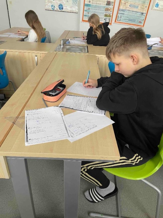 Deváťáci si ráno vyzkoušeli cvičný přijímačkový test