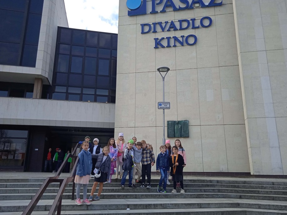 Divadelní dílna ve 2. A: Kdo je Zloholka a co má za lubem?