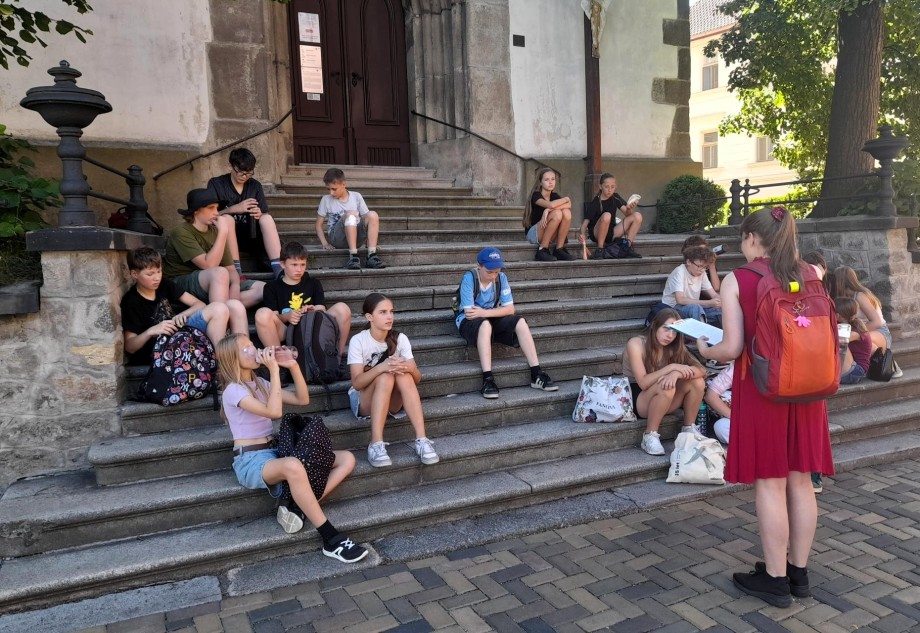 Noc a den plný dobrodružství: 6. A přespala ve škole