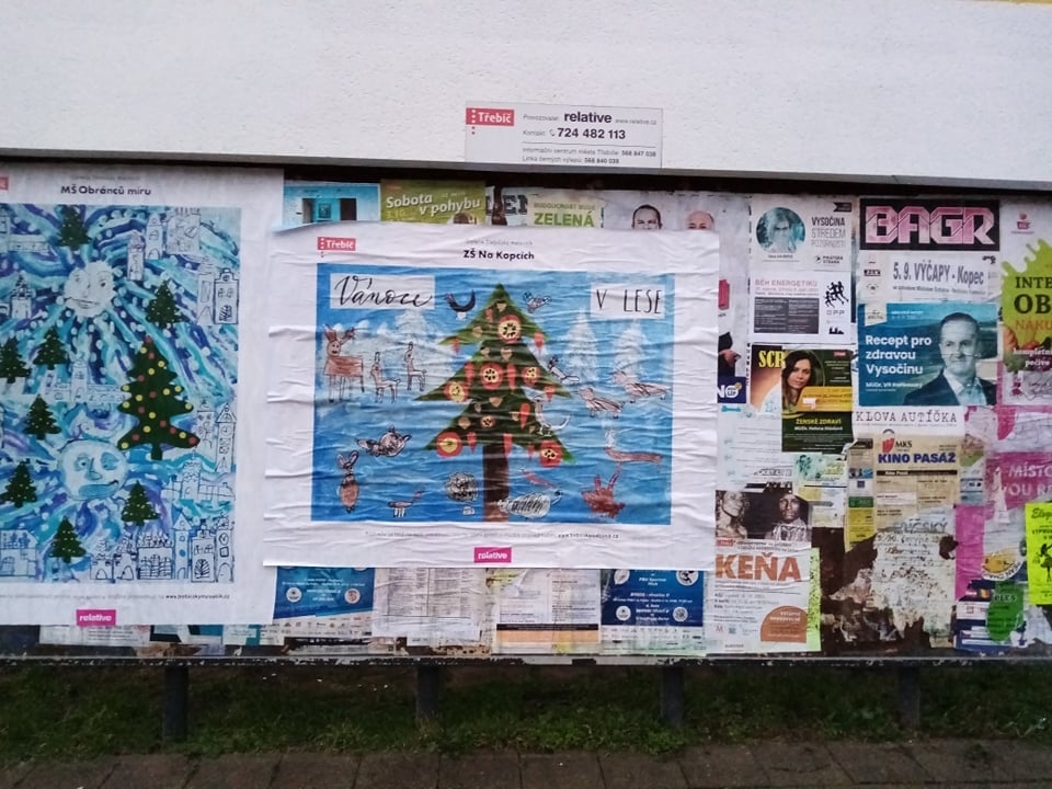 Prvňáčci zkrášlili reklamní plochu v Třebíči