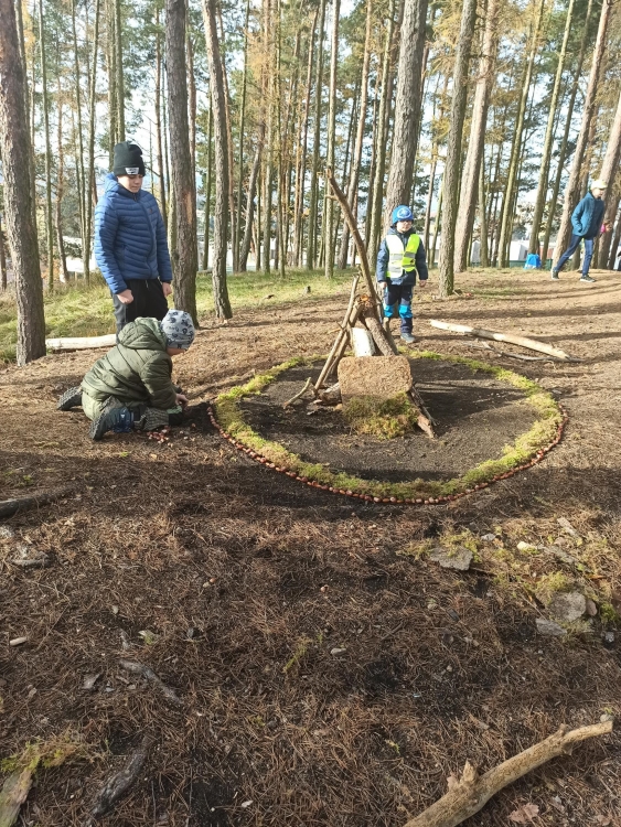 5. A - Mandaly z přírodnin - projekt s MŠ Benešova
