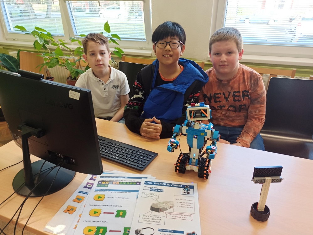 4. A  a 5. A mezi roboty