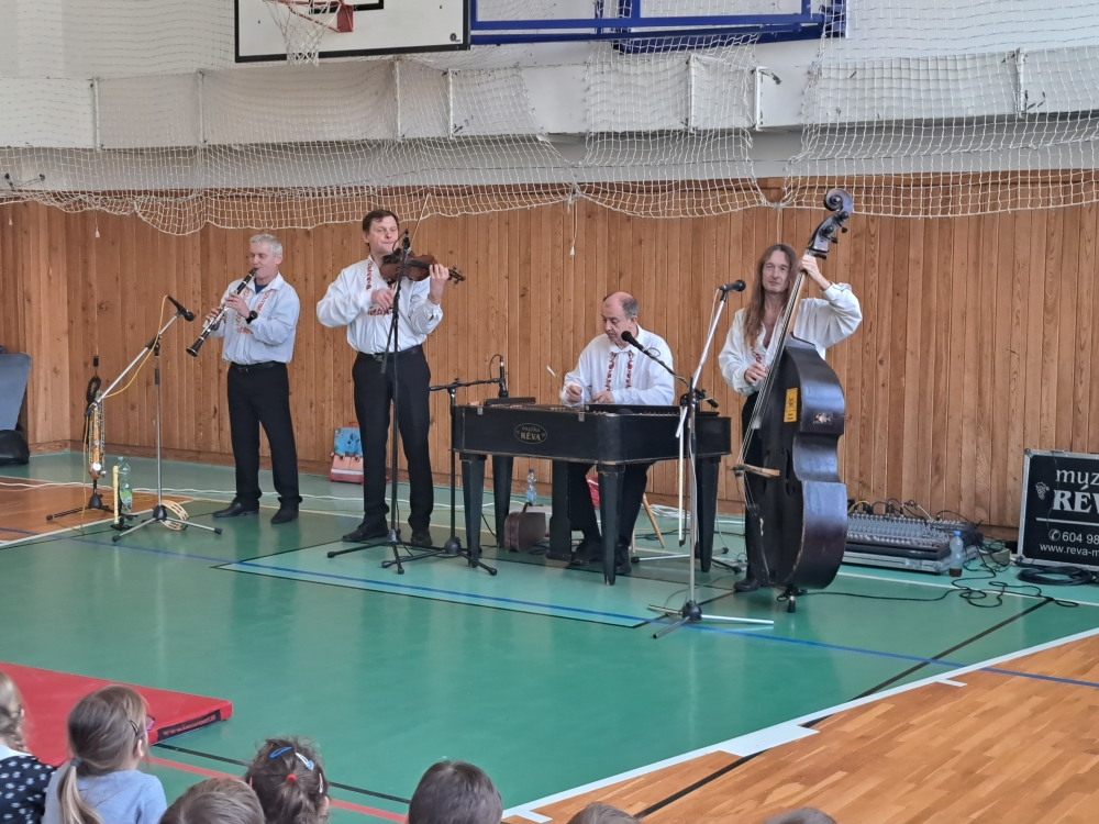 Koncert cimbálové skupiny RÉVA