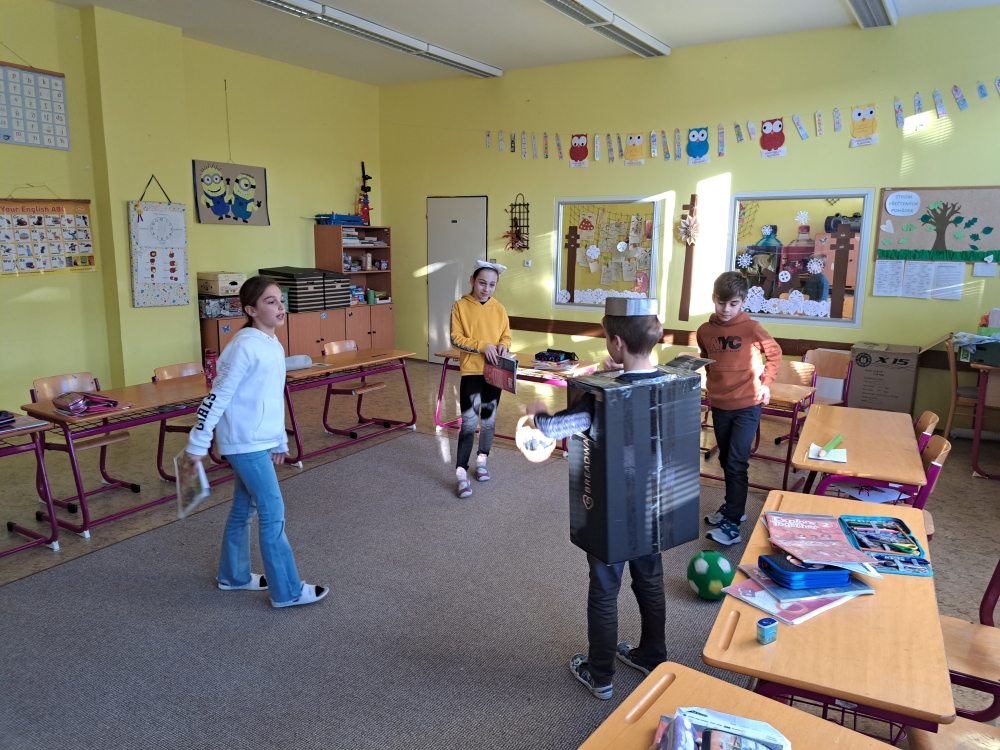 Anglické divadlo „Space Explorers“ ve 4. třídě